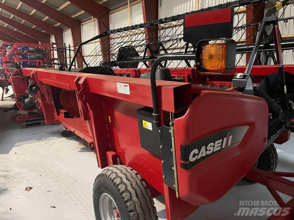 Case IH 3016 Combine harvester heads