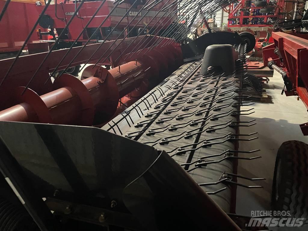Case IH 3016 Combine harvester heads
