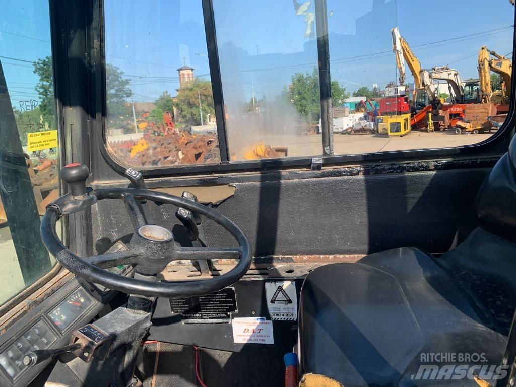 Boss LB546 Side loader