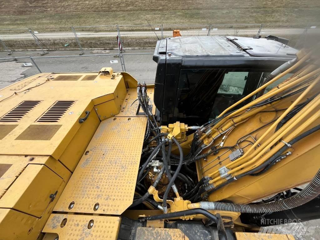 CAT 330 Crawler excavators