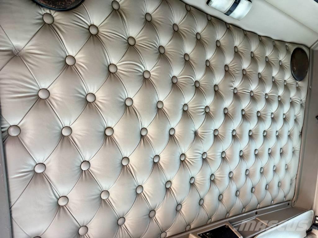 Kenworth W 900 Prime Movers