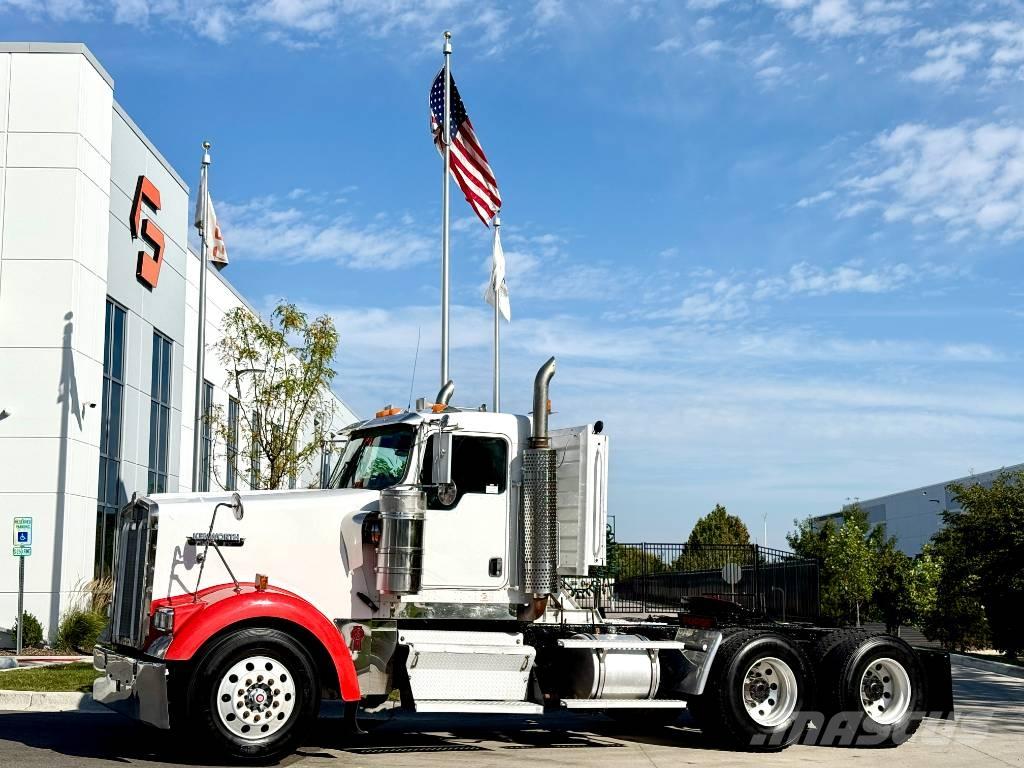 Kenworth W 900 Prime Movers