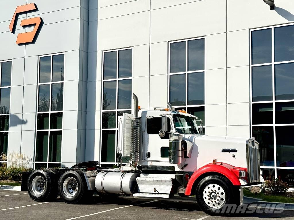 Kenworth W 900 Prime Movers