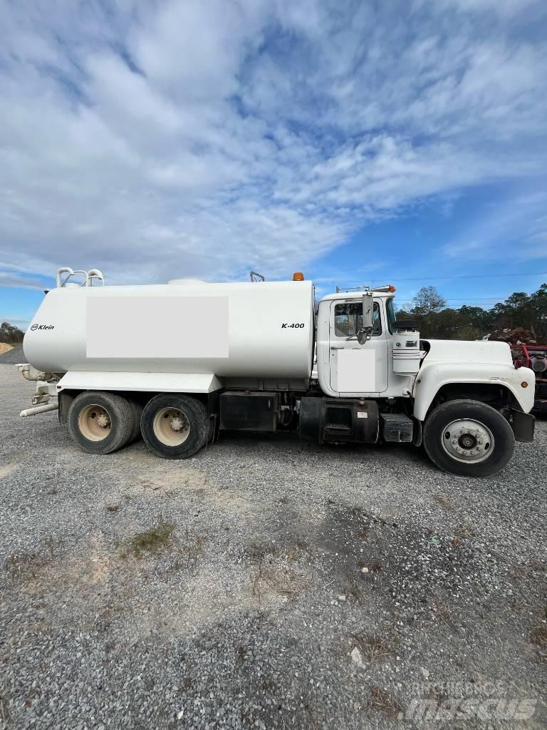 Mack RD 688 Water bowser