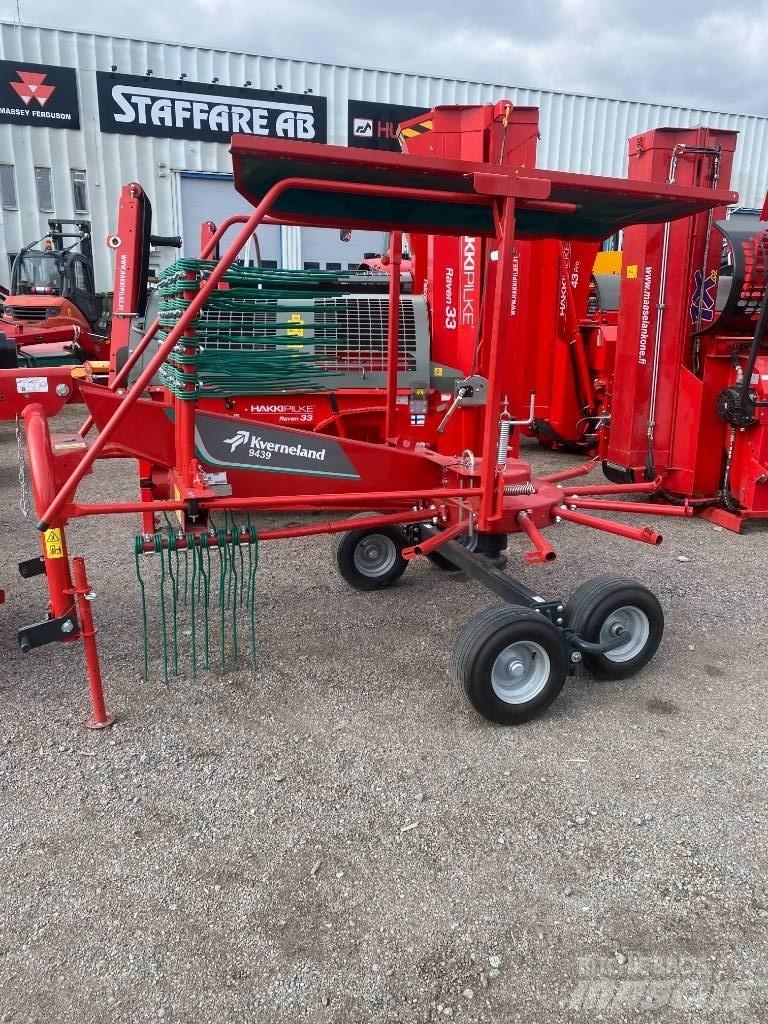 Kverneland 9439 Windrowers