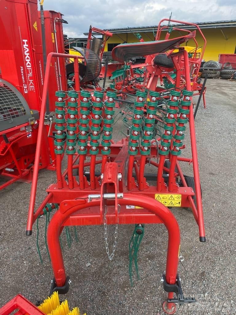 Kverneland 9439 Windrowers