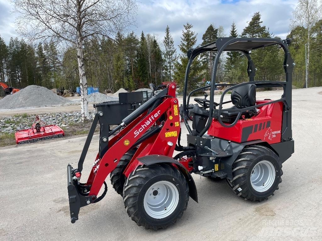 Schäffer Nordic 30 + Multi-purpose loaders