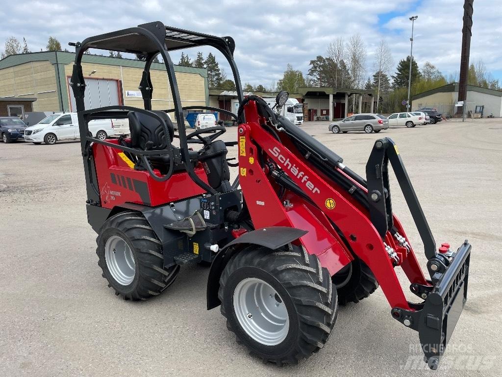 Schäffer Nordic 30 + Multi-purpose loaders