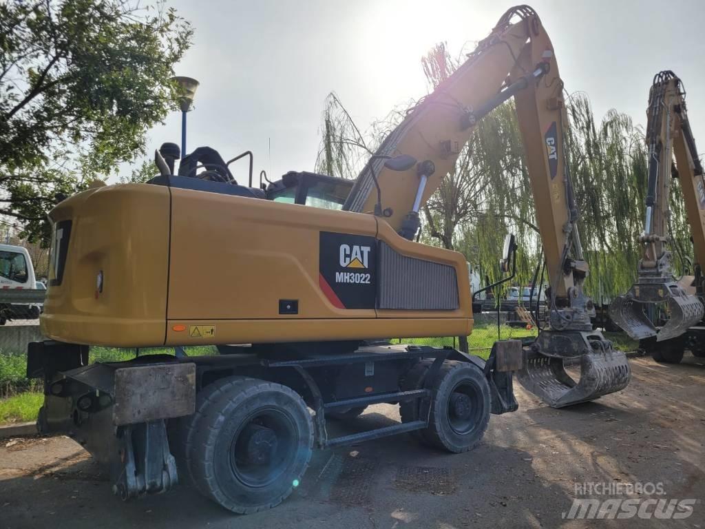 CAT mh3022 Wheeled excavators