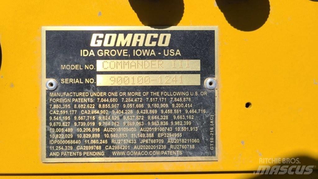 Gomaco Commander III Concrete pavers