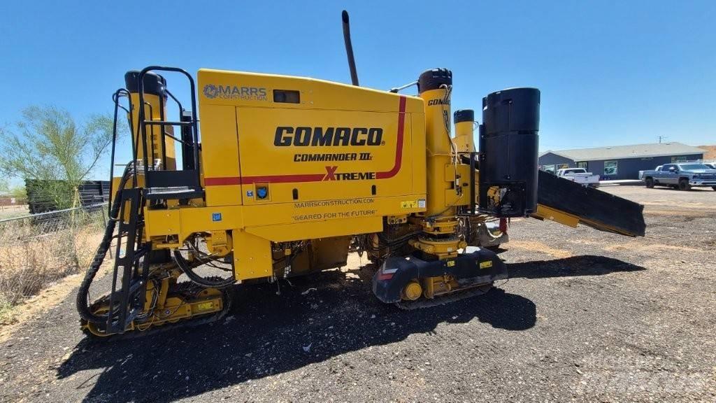 Gomaco Commander III Concrete pavers