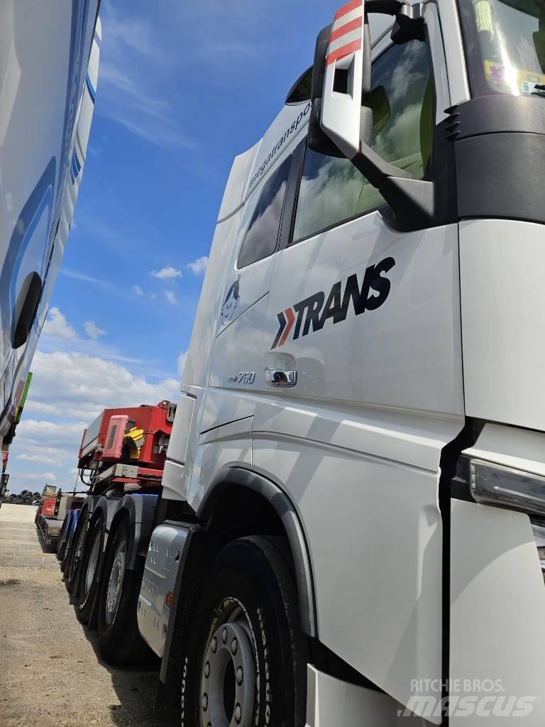 Volvo FH16 750KM 8x4 Prime Movers