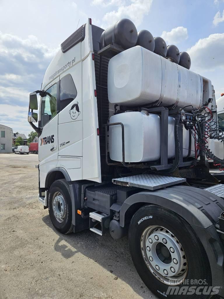 Volvo FH16 750KM 8x4 Prime Movers