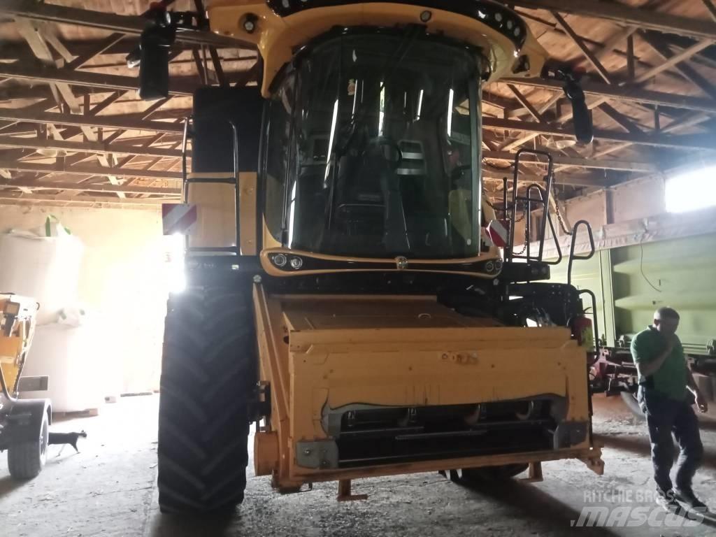 New Holland CX 8.70 Combine harvesters