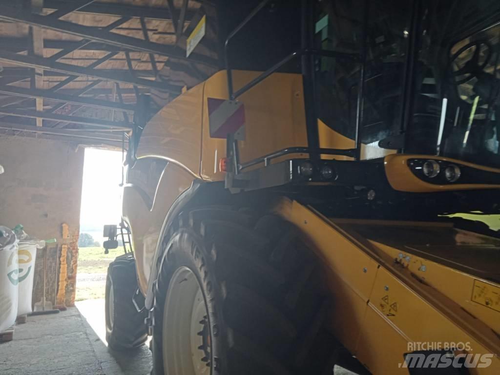New Holland CX 8.70 Combine harvesters