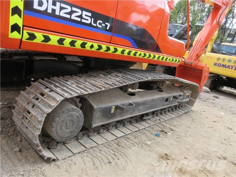Doosan 225 LC Crawler excavators