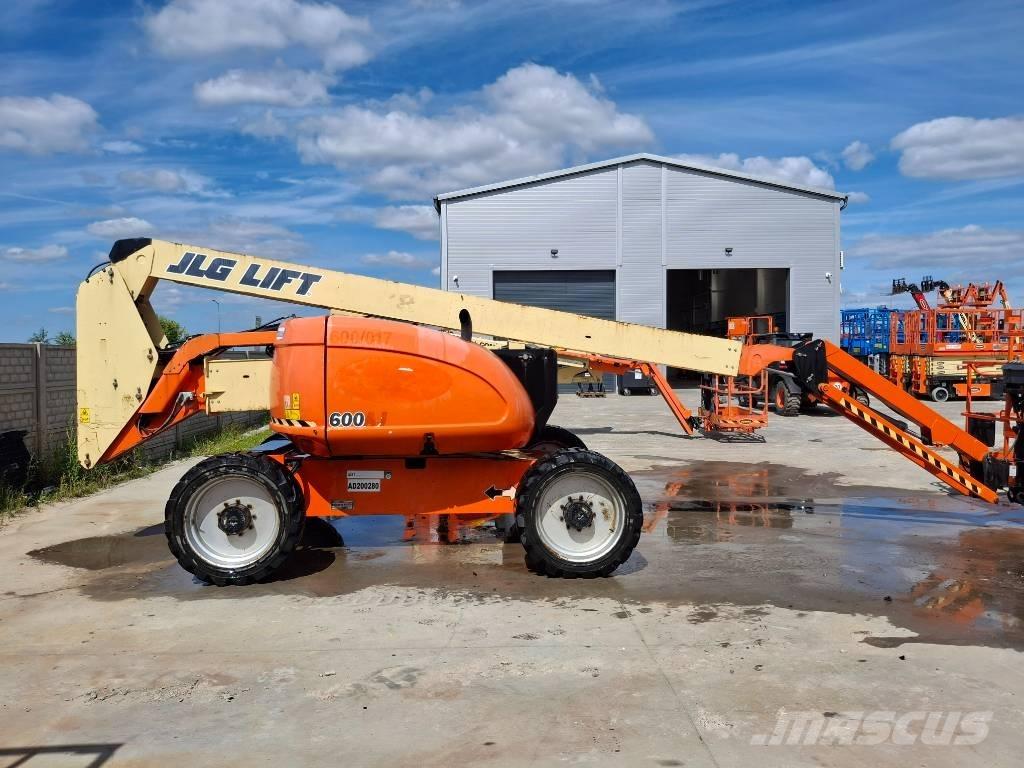 JLG 600AJ Articulated boom lifts