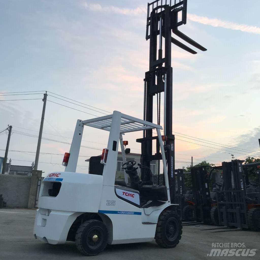TCM 25 Diesel trucks