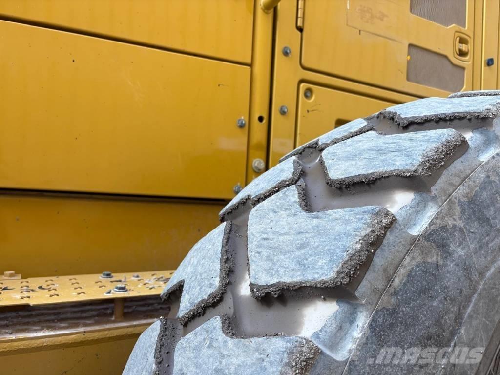 CAT 150 Graders