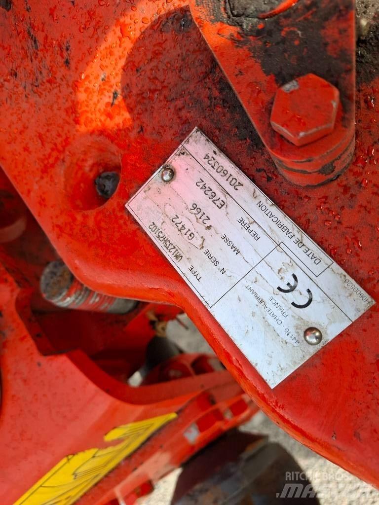 Kuhn Vari-Master 123 Reversible ploughs