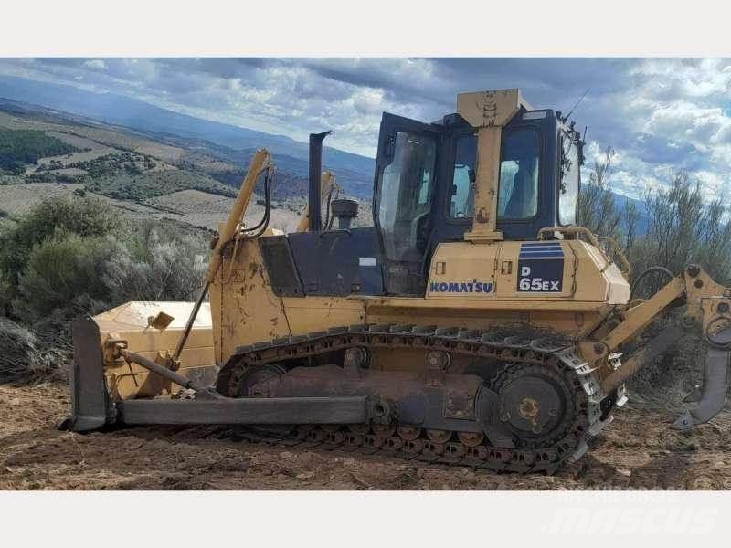 Komatsu D65EX-15 Crawler dozers