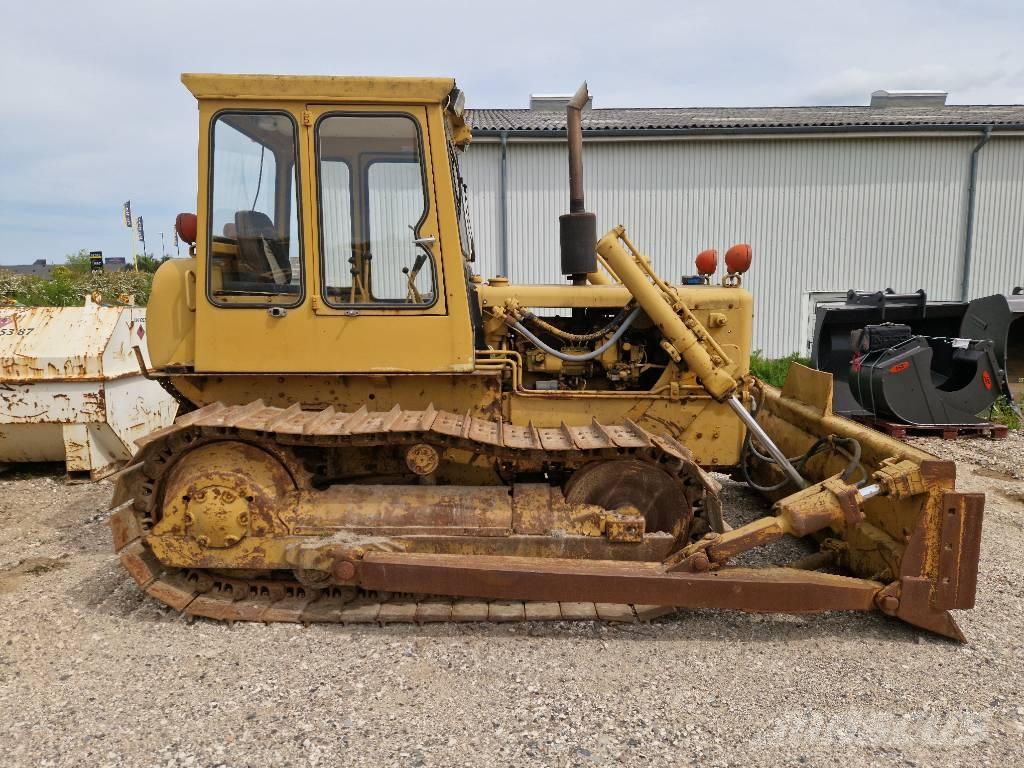 CAT D 4 D Crawler dozers