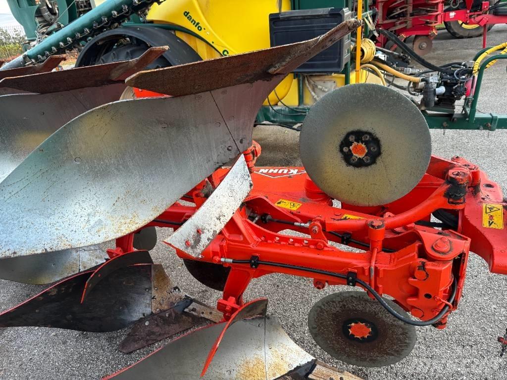 Kuhn Vari-Master 123 Reversible ploughs
