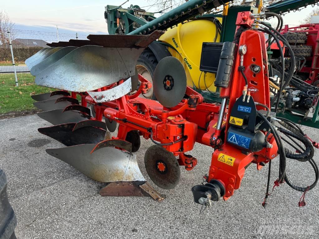 Kuhn Vari-Master 123 Reversible ploughs
