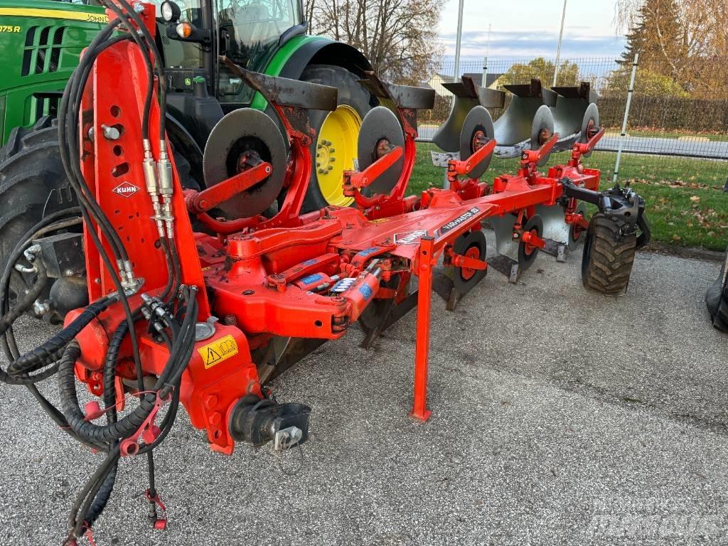 Kuhn Vari-Master 123 Reversible ploughs