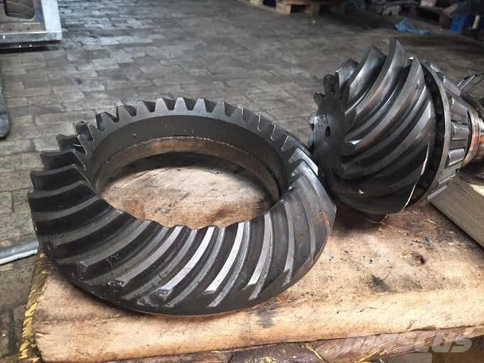  Pair of two GEARS Chassis and suspension