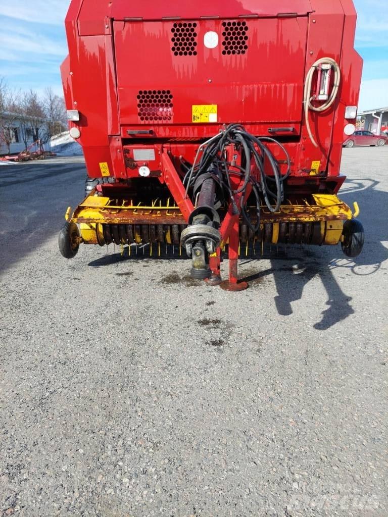 New Holland 548 Round balers