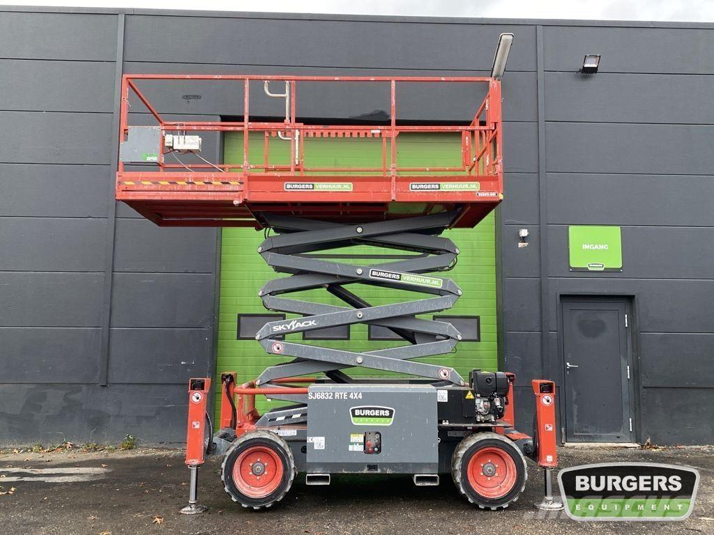SkyJack SJ6832 RTE Scissor lifts