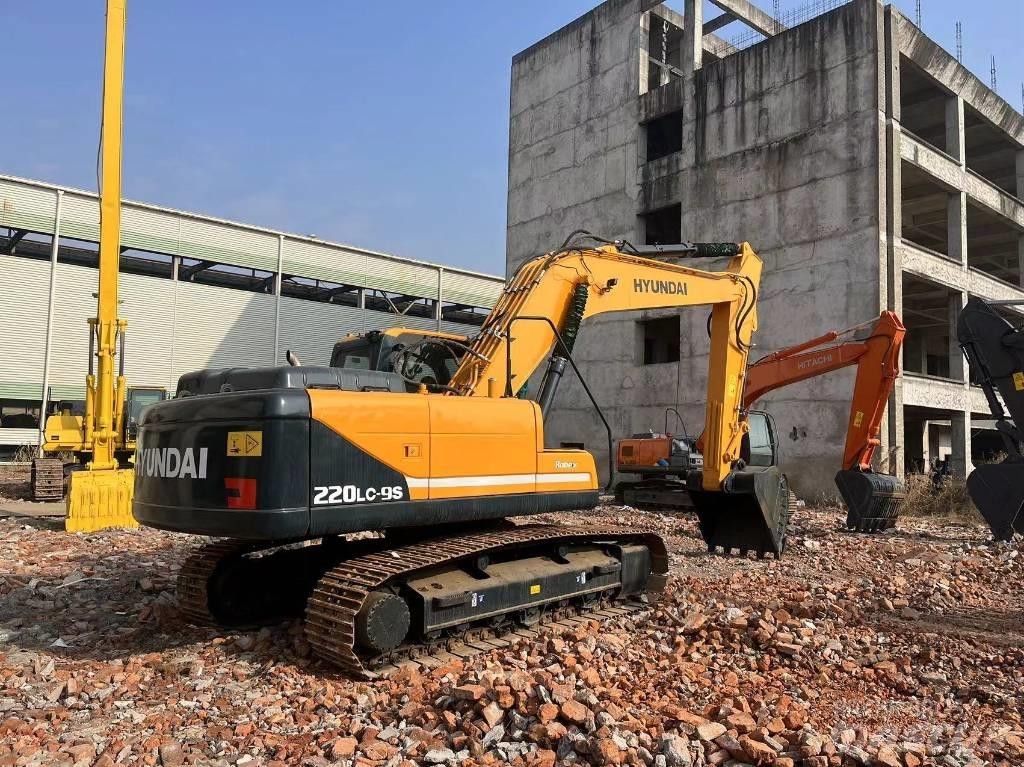 Hyundai R220 Crawler excavators