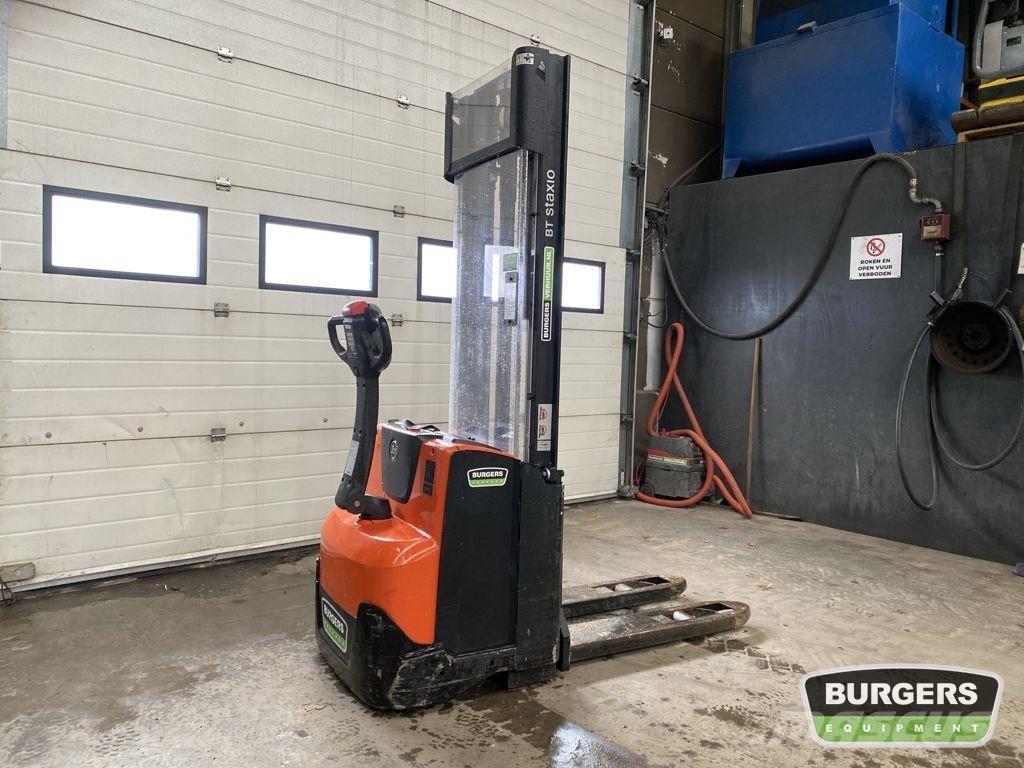 BT SWE120 Pedestrian stacker