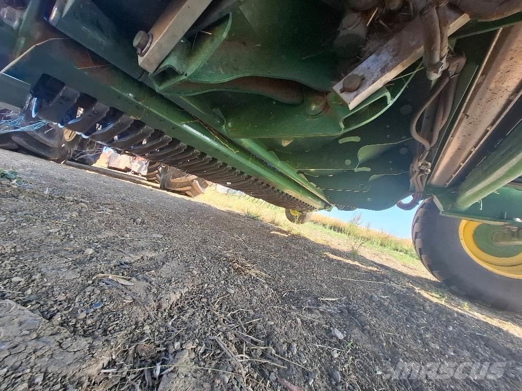 John Deere V461M Round balers