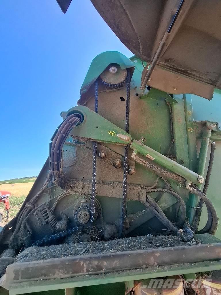 John Deere V461M Round balers