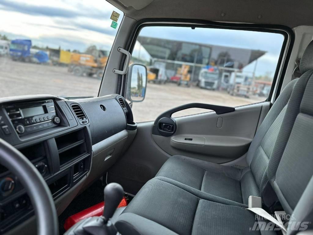 Nissan NT 400 Truck mounted cranes