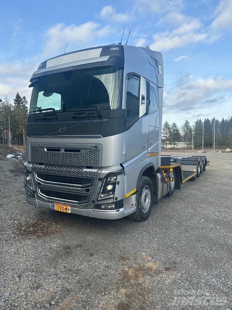 Volvo FH16 750 Forest machine transport trucks