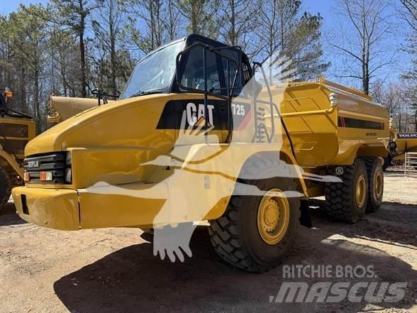 CAT 725 Water bowser