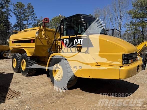 CAT 725 Water bowser