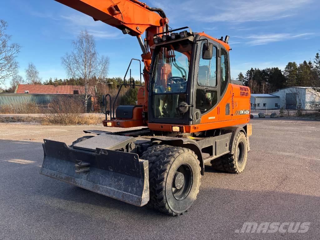 Doosan DX 140 W + vagn Wheeled excavators