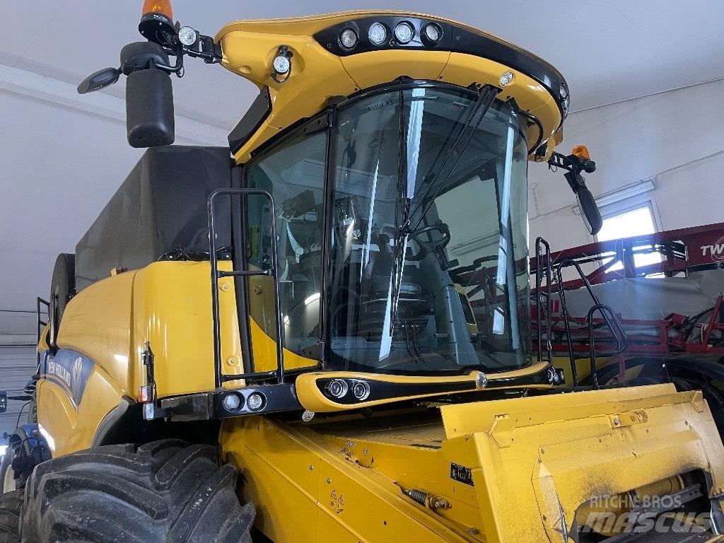 New Holland CX7.80 Combine harvesters