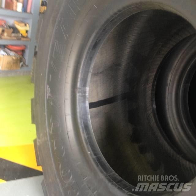 Goodyear 3565R33 L5 Tyres, wheels and rims