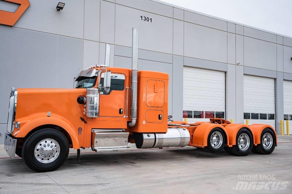 Kenworth W900 Prime Movers