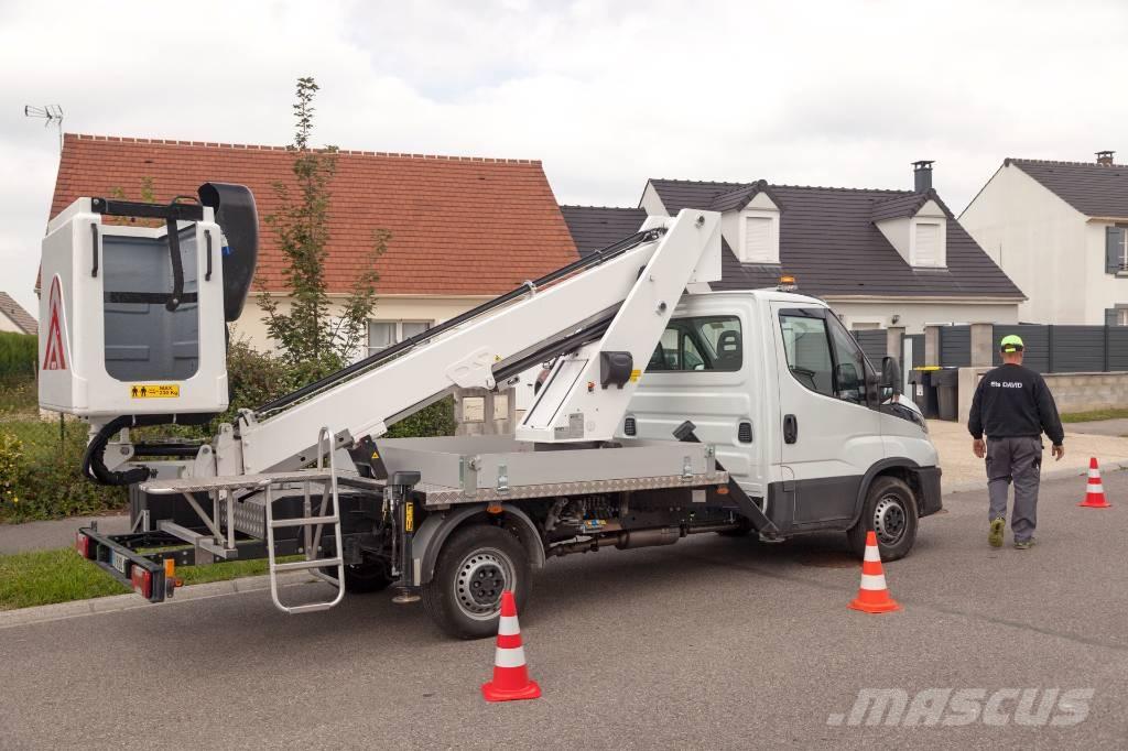 Iveco IS35SI2AA Truck mounted platforms