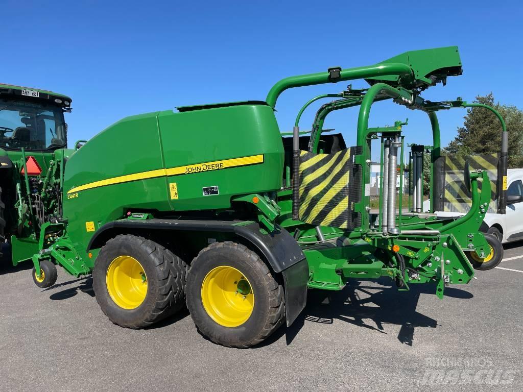 John Deere C441R Round balers