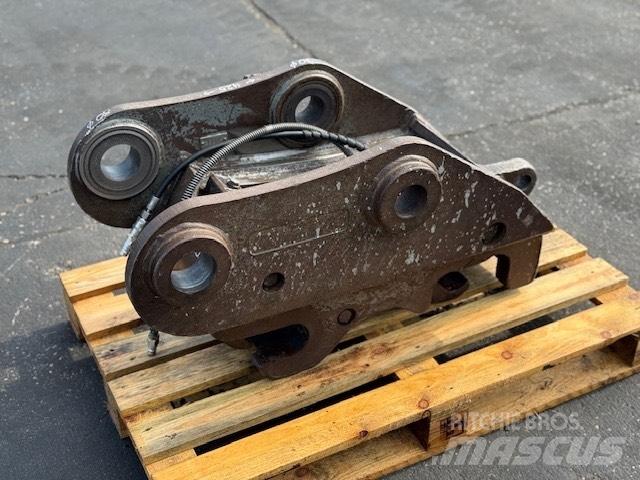Liebherr R 906 LC Quick connectors