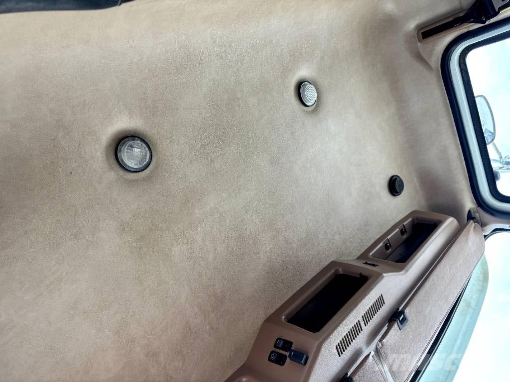 Mack GU713 Recovery vehicles