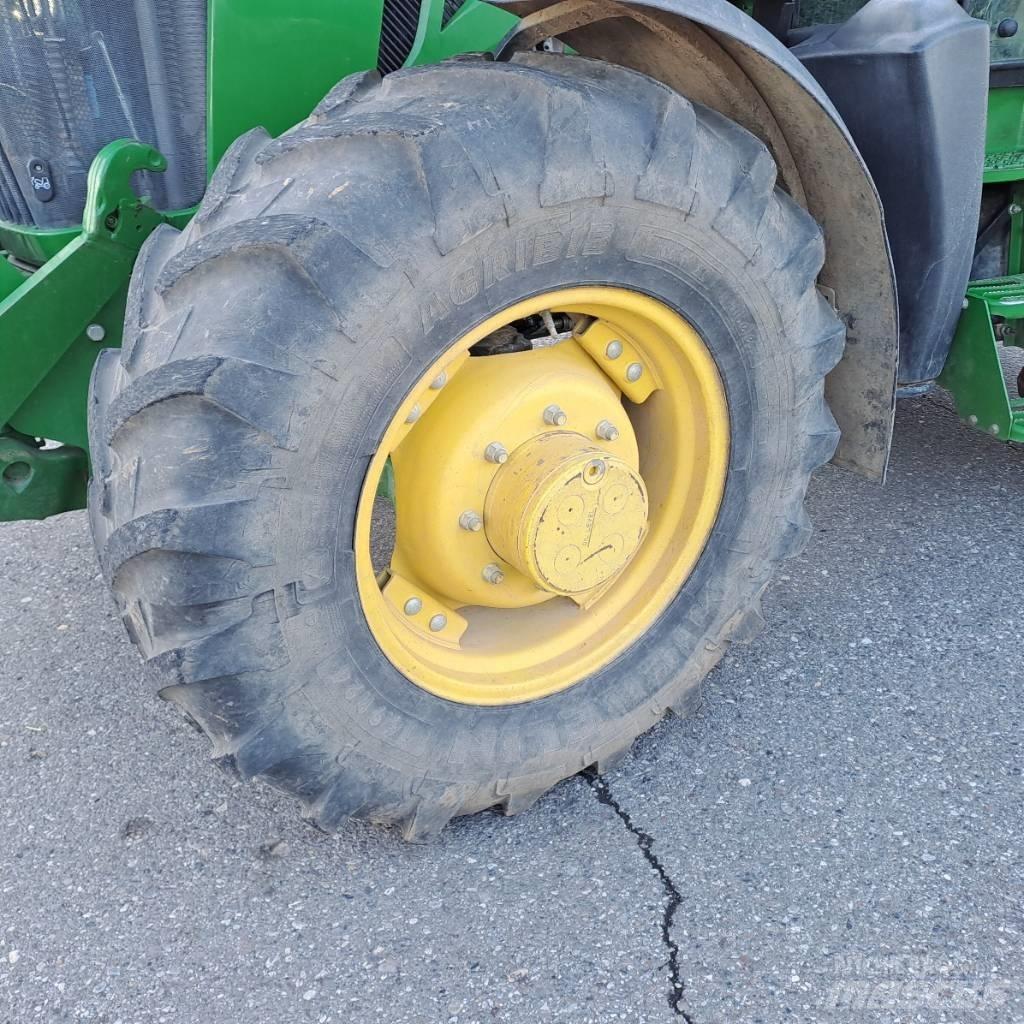 John Deere 5125R Tractors