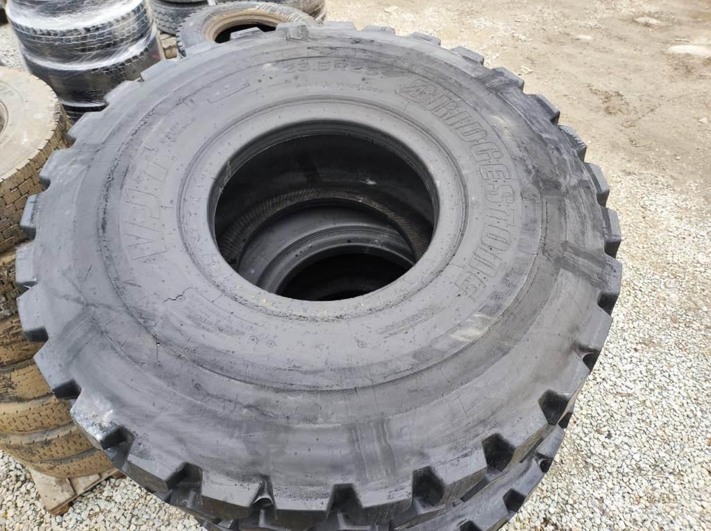  23.5 R25 tires Tyres, wheels and rims